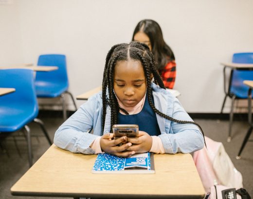 Should cellphones be banned in schools?
